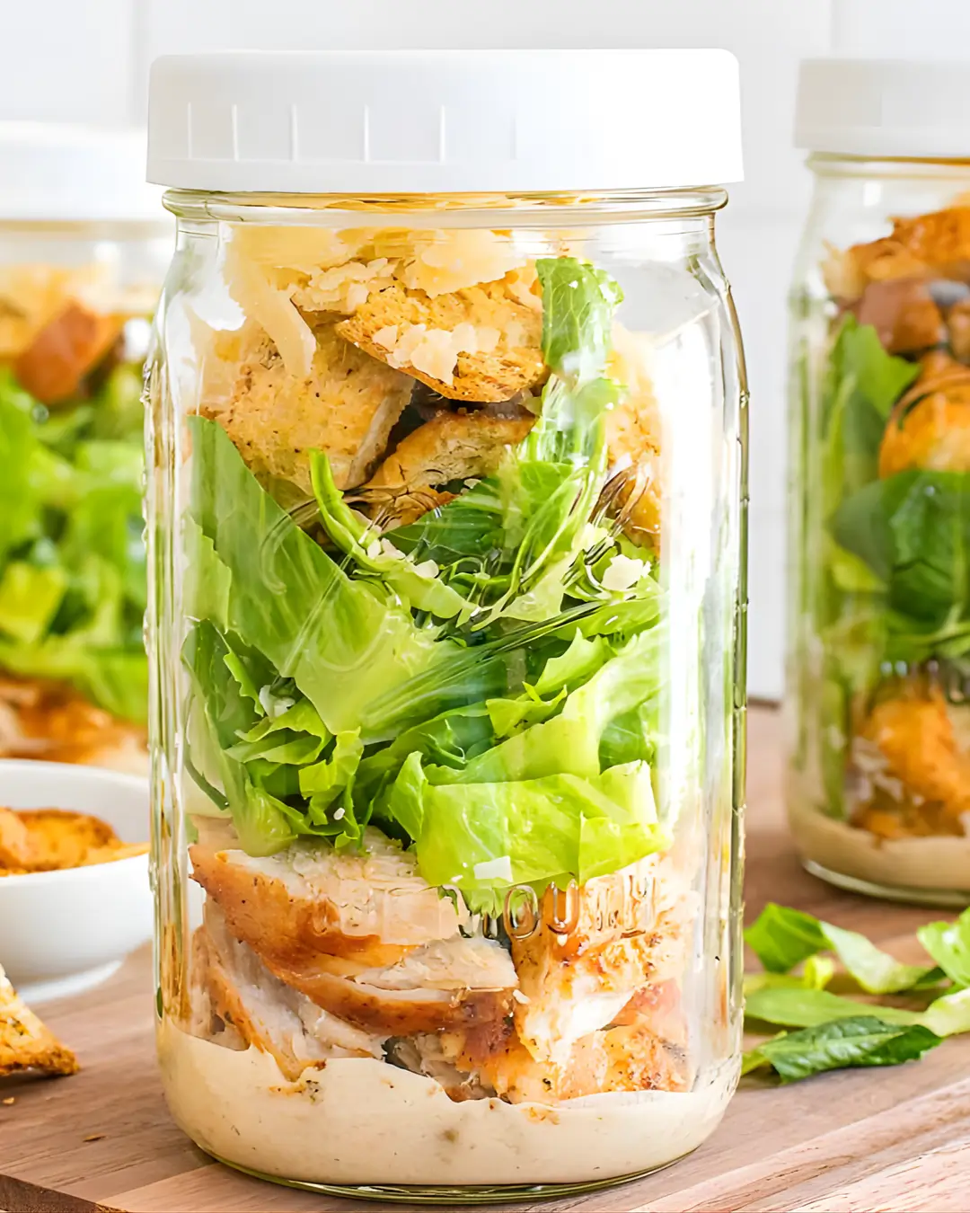 Pote de salada em camadas apresentado nas receitas
