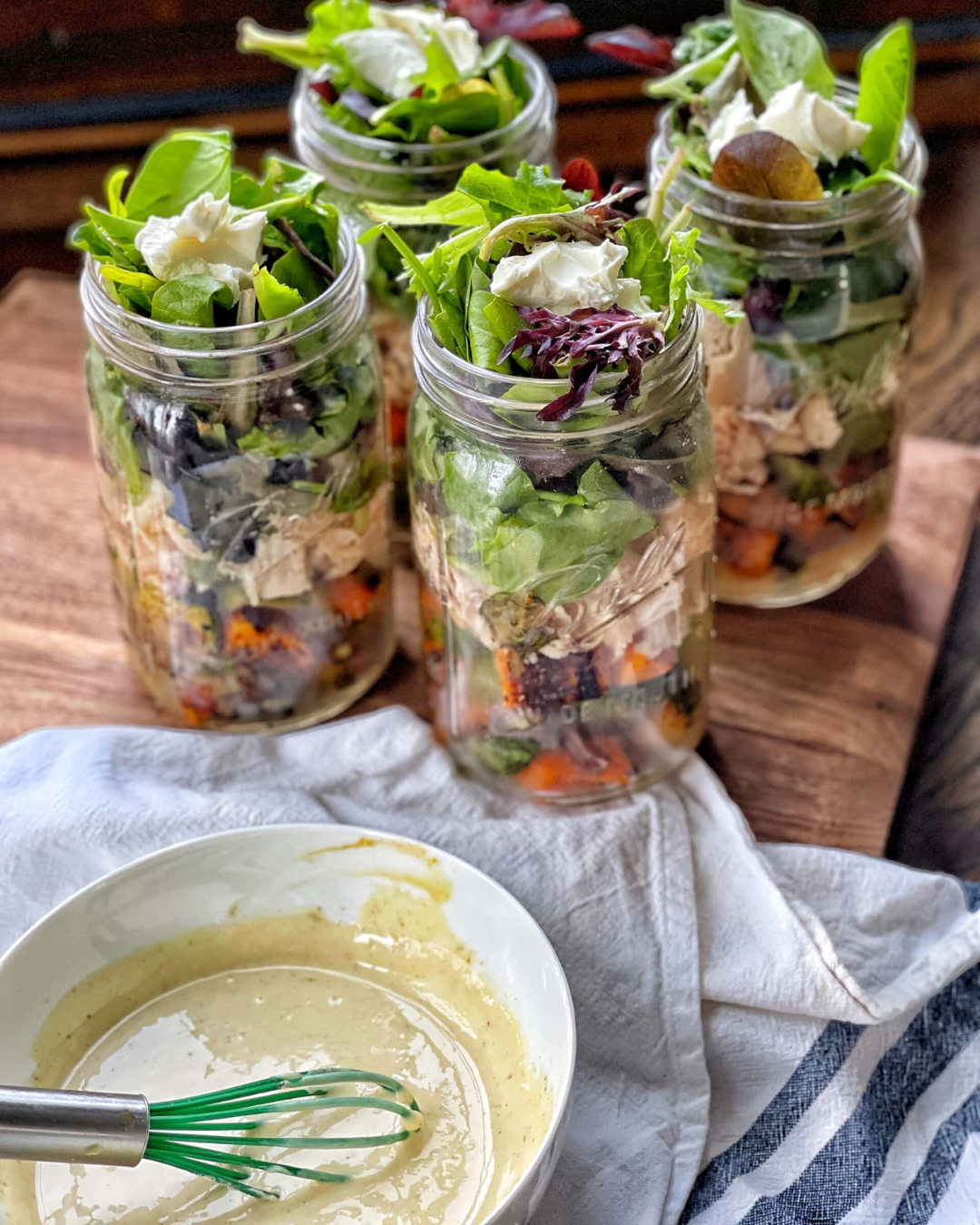 Pote de salada rústica com mostarda e mel